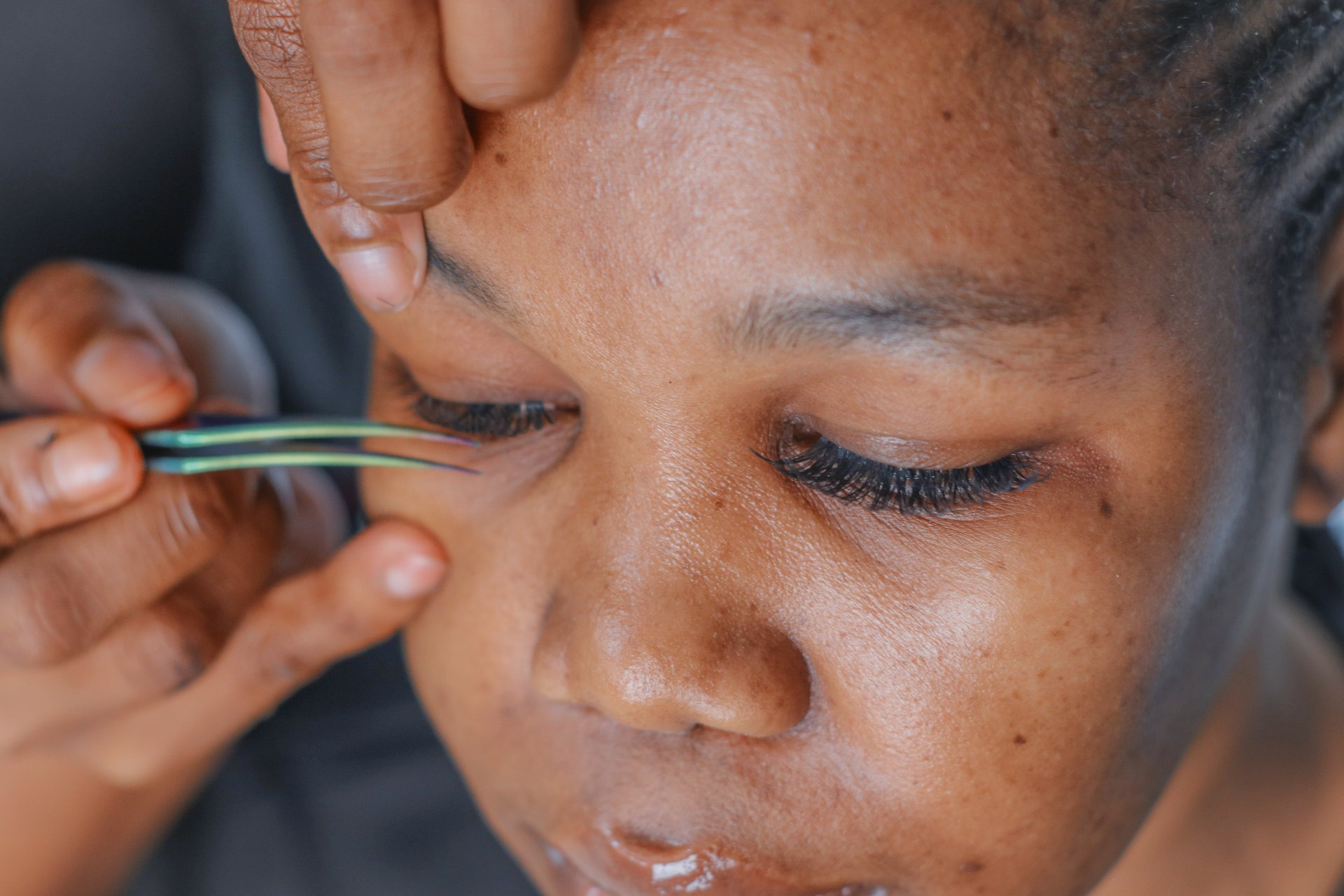 Eyelash extension application at Vinci Crown